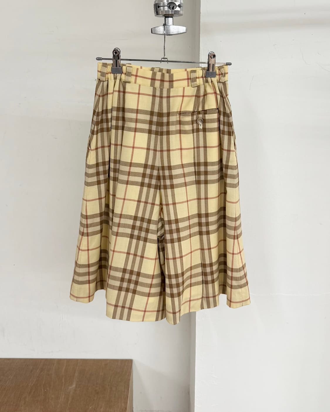 버버리 옐로우 노바체크 핀턱 미디스커트  상품이미지4
