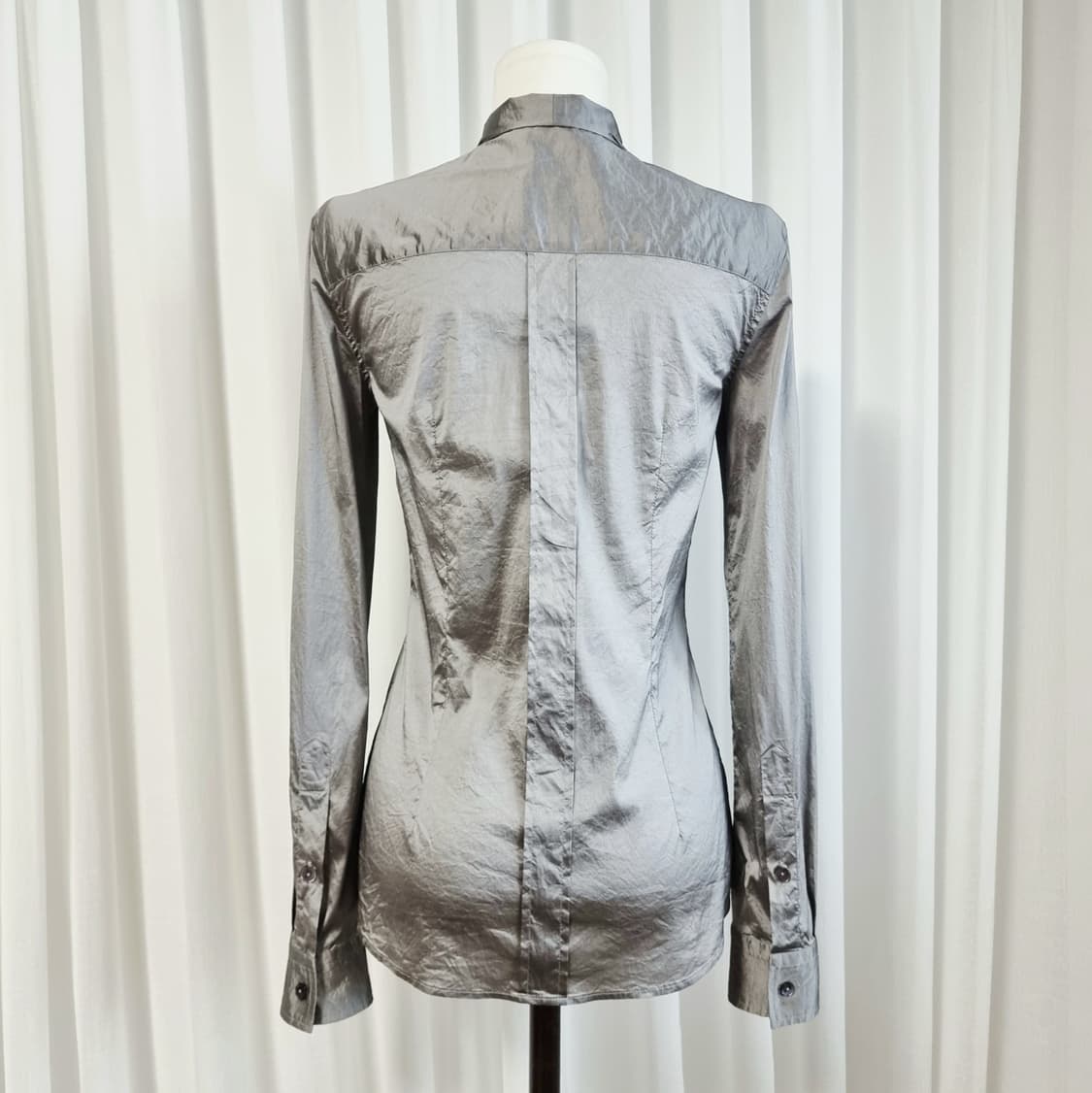 돌체앤가바나 실크66 메탈릭실버 리본타이 링클 블라우스 (55) 상태최상 상품이미지4