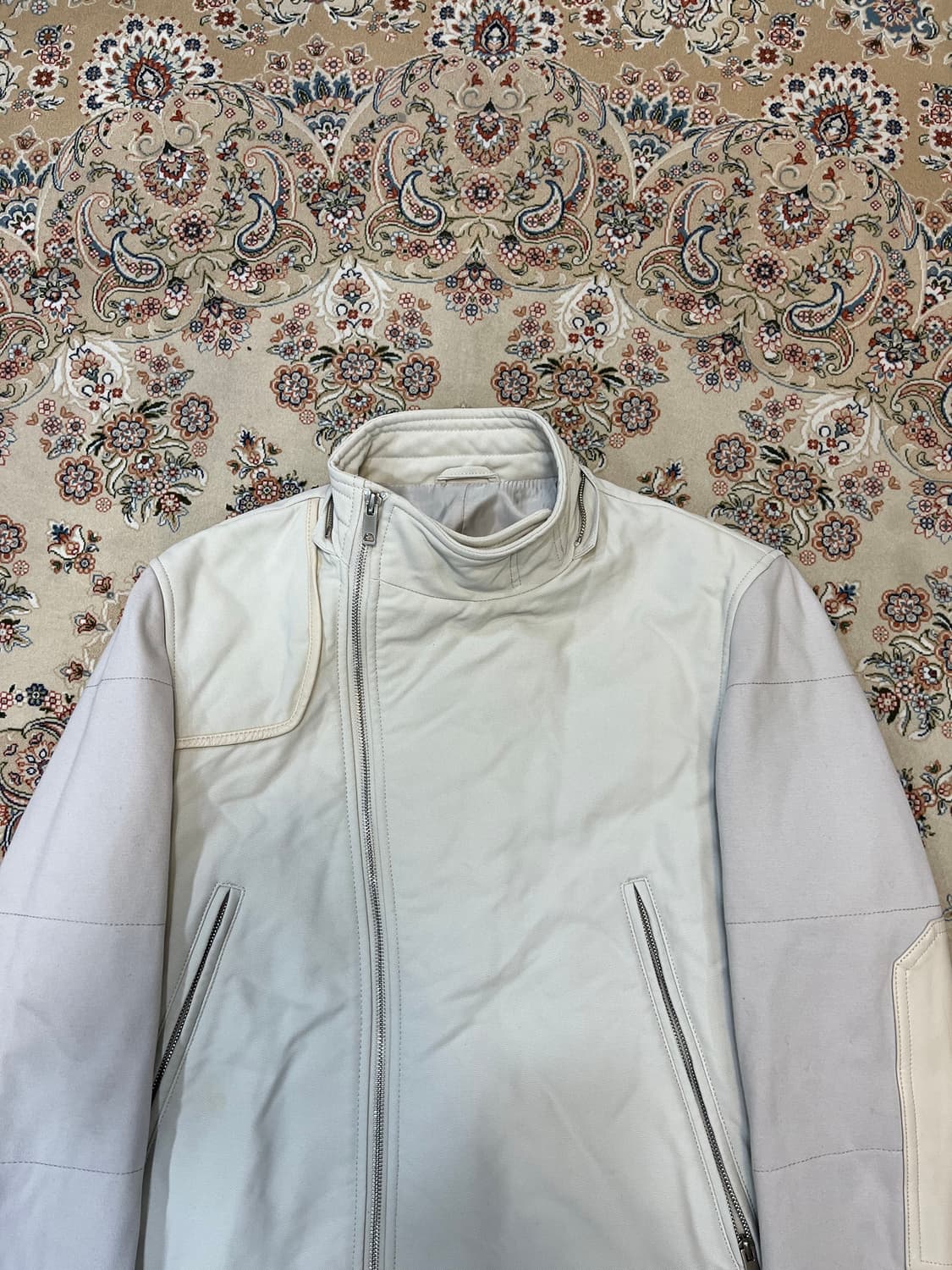 솔리드옴므 우영미 사선 하이넥 레더패치 자켓 상품이미지3