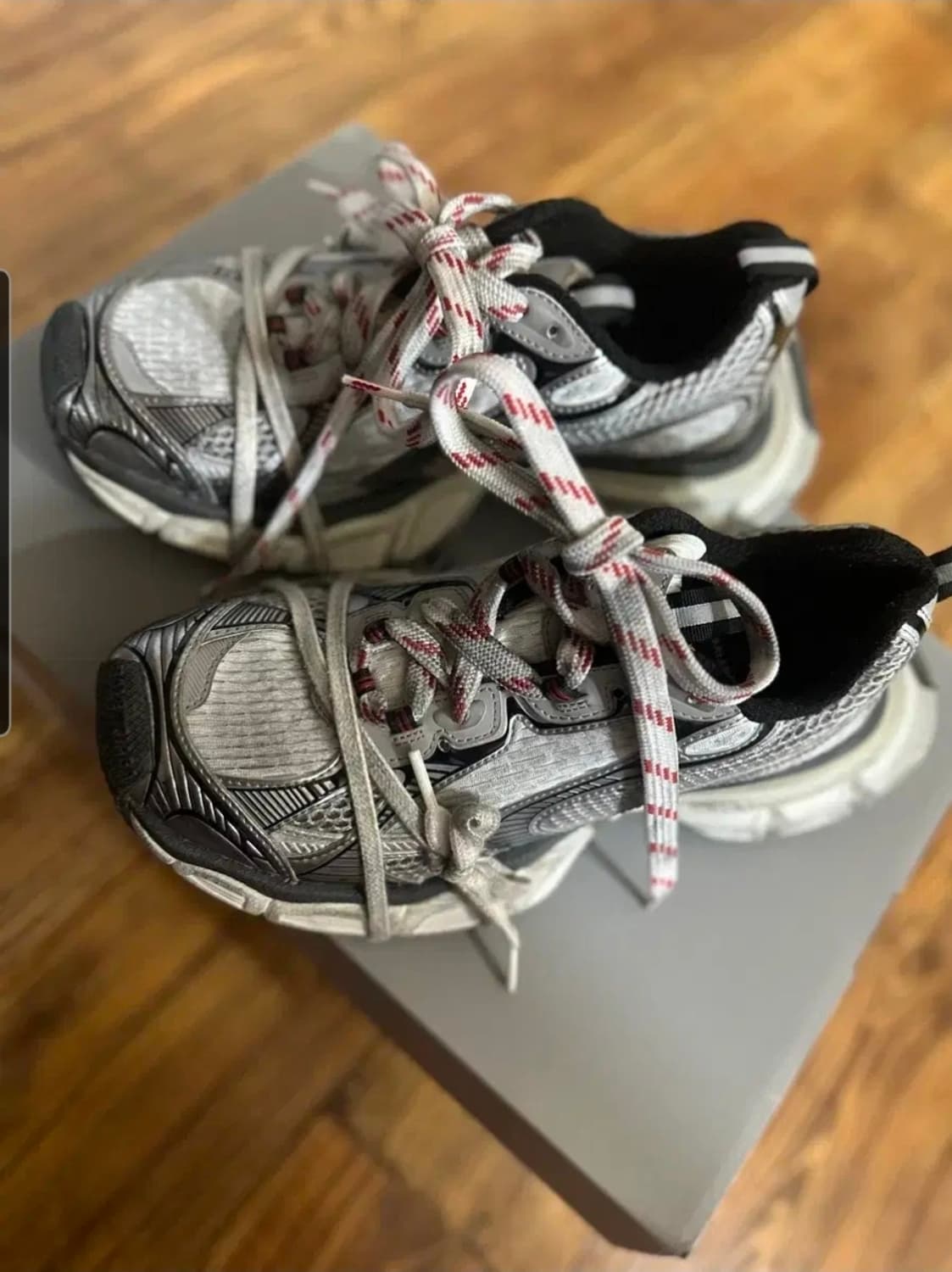 발렌시아가 3xl 그레이 화이트 레드 40사이즈 상품이미지1