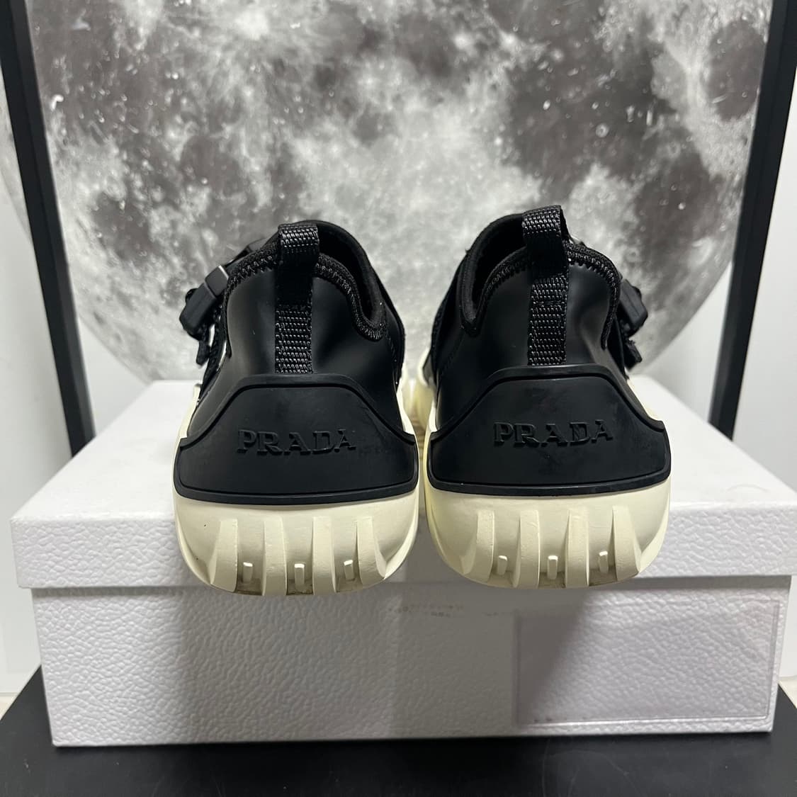 정품 9) 프라다 벨트 버클 스니커즈 280~285 상품이미지5