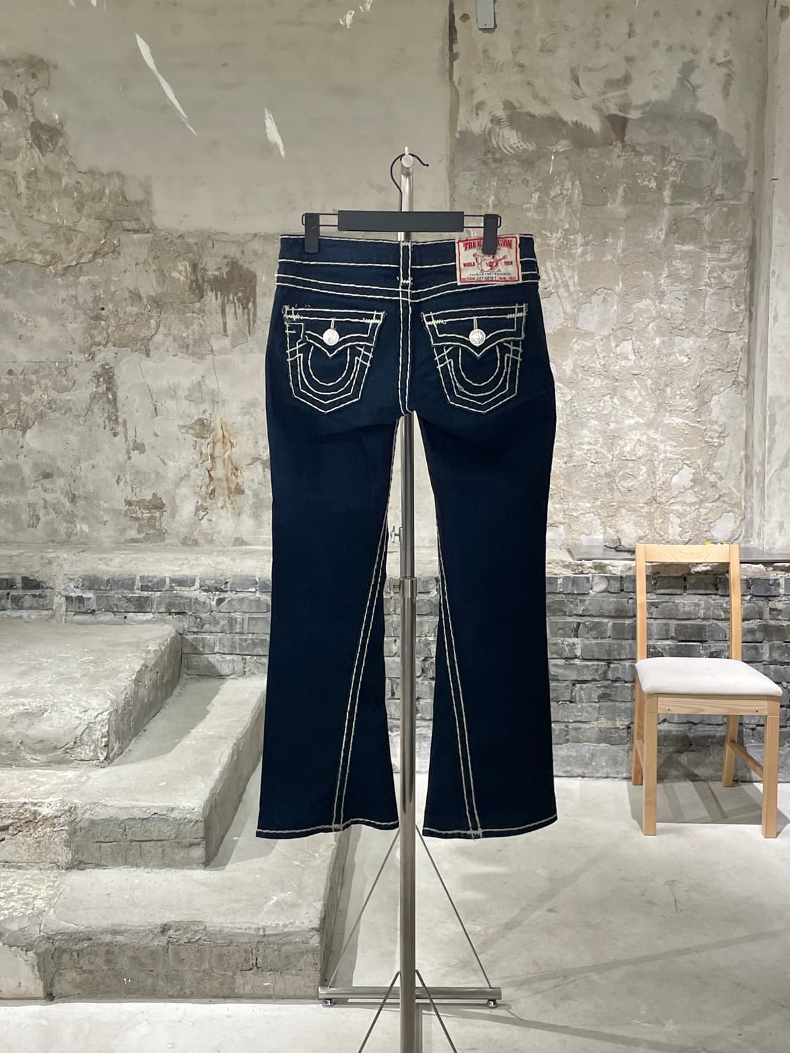 트루 릴리전 조이 슈퍼T 진청 부츠컷 데님 팬츠 상품이미지6