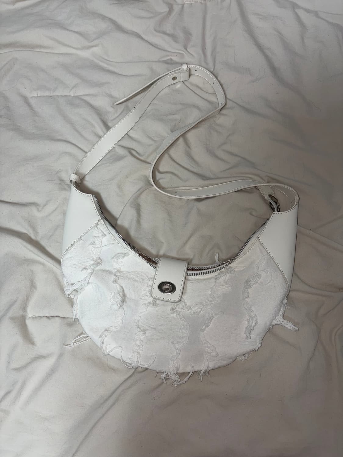 RAIVE 백아이보리 그런지 숄더백 상품이미지1