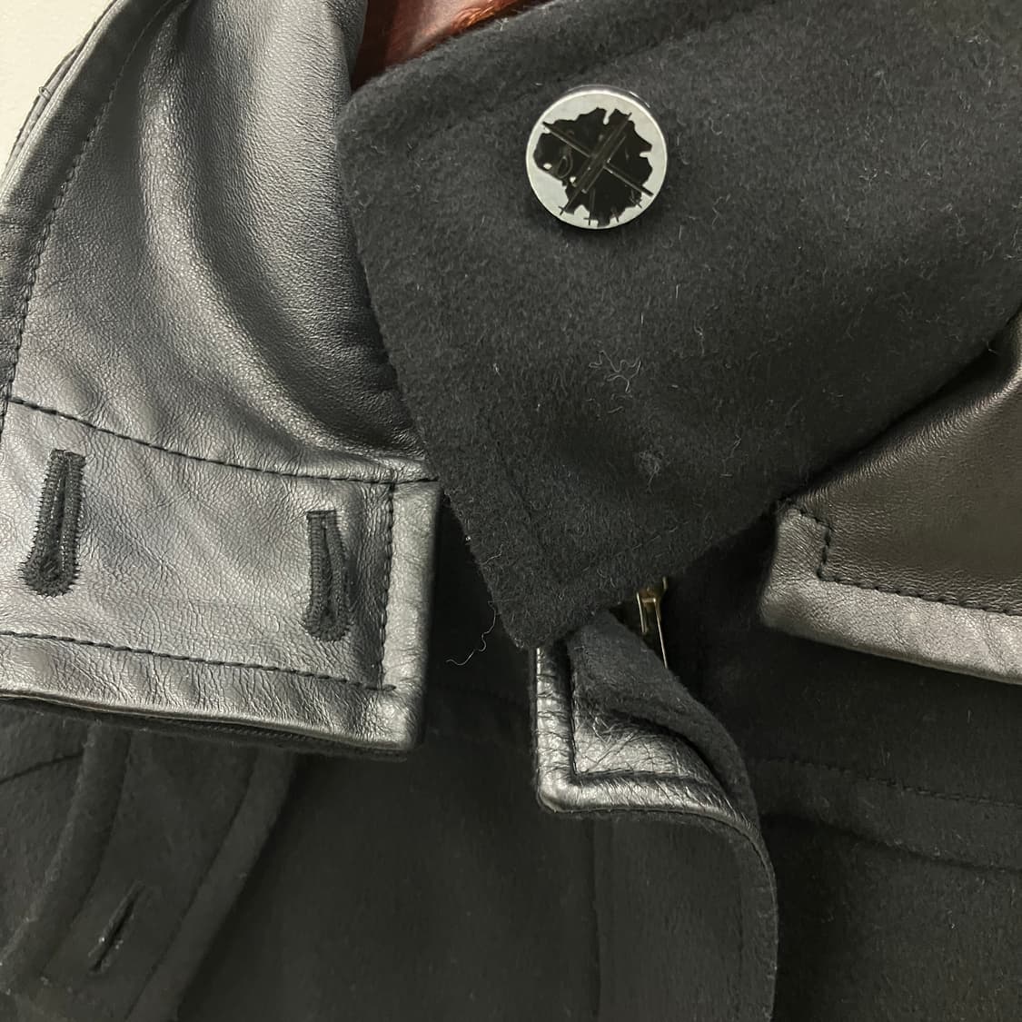 타임 블랙 캐시미어 혼방 가죽 하이넥 카라 싱글 롱 코트 상품이미지10