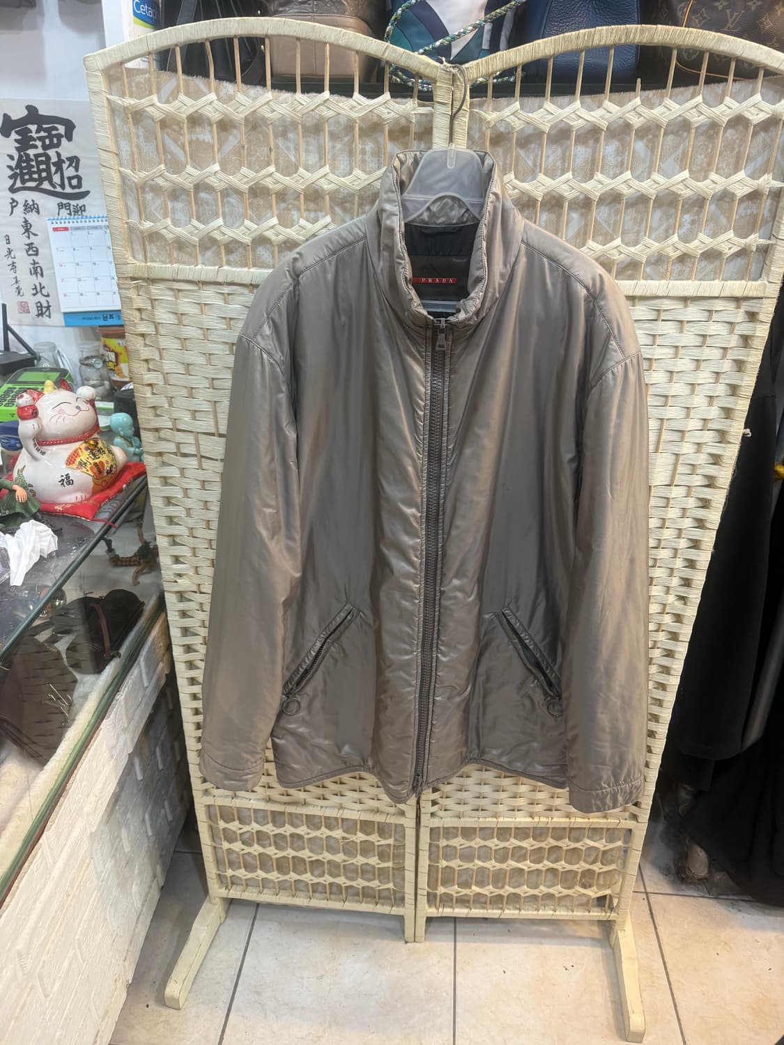 50/100-105 정품 프라다 경량패딩 팝니다 상품이미지1