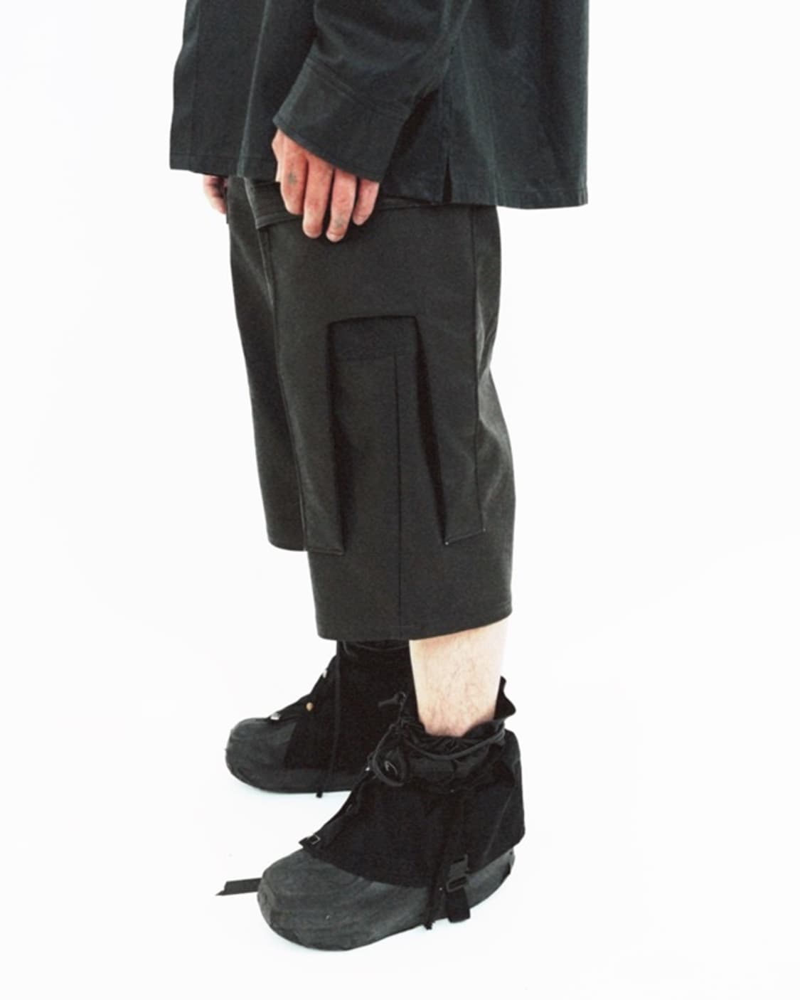 yyyy VIOLENCE HOLLOW SHORTS 반바지 상품이미지2