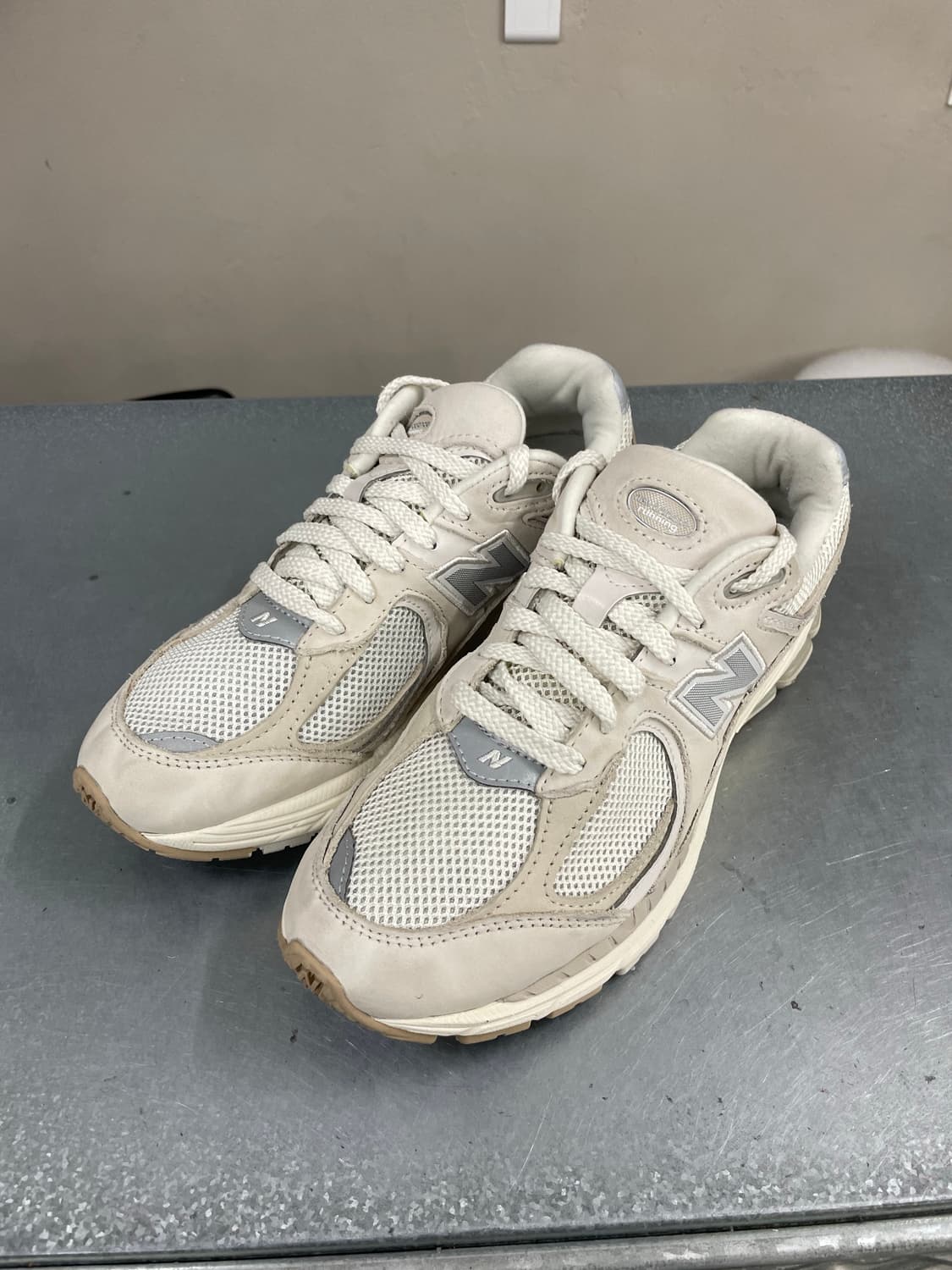 뉴발란스 2002R 245 상품이미지2