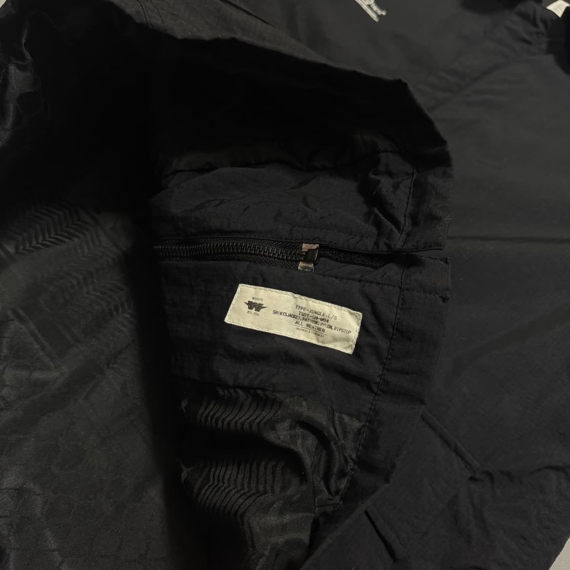 더블탭스(WTAPS) 블랙컬러 크로스 본 엘보패치 나일론 정글 자켓 상품이미지7