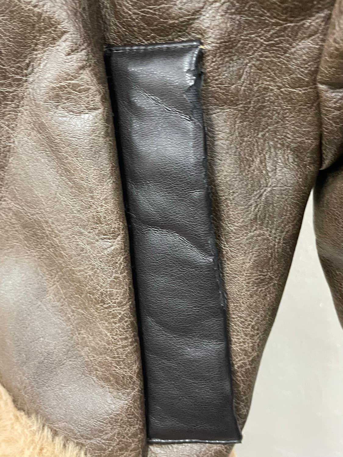 보헤미안서울 하이 넥 숏 무스탕 브라운  상품이미지8