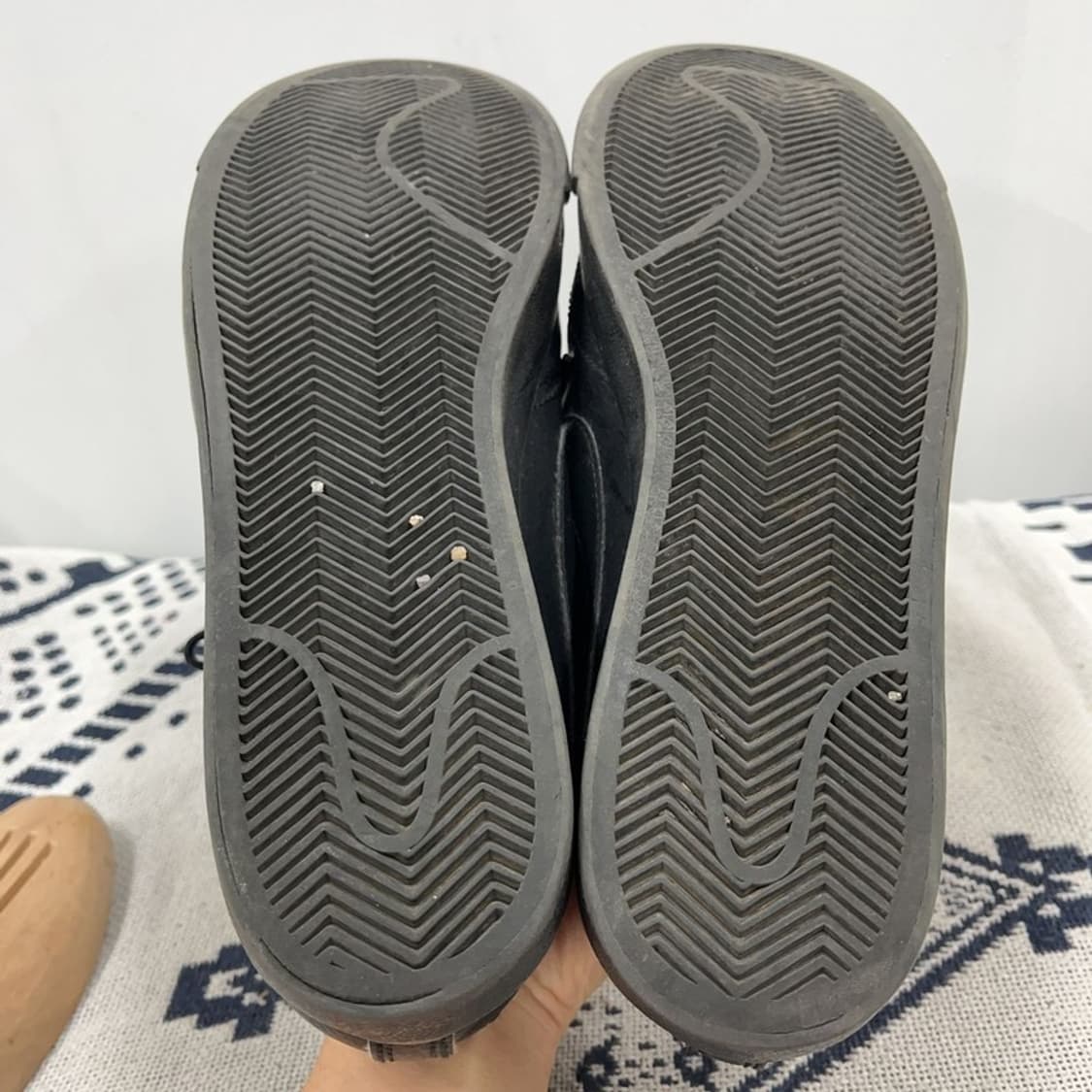 나이키 테니스 클래식 블랙 스니커즈 265 X00535 상품이미지4