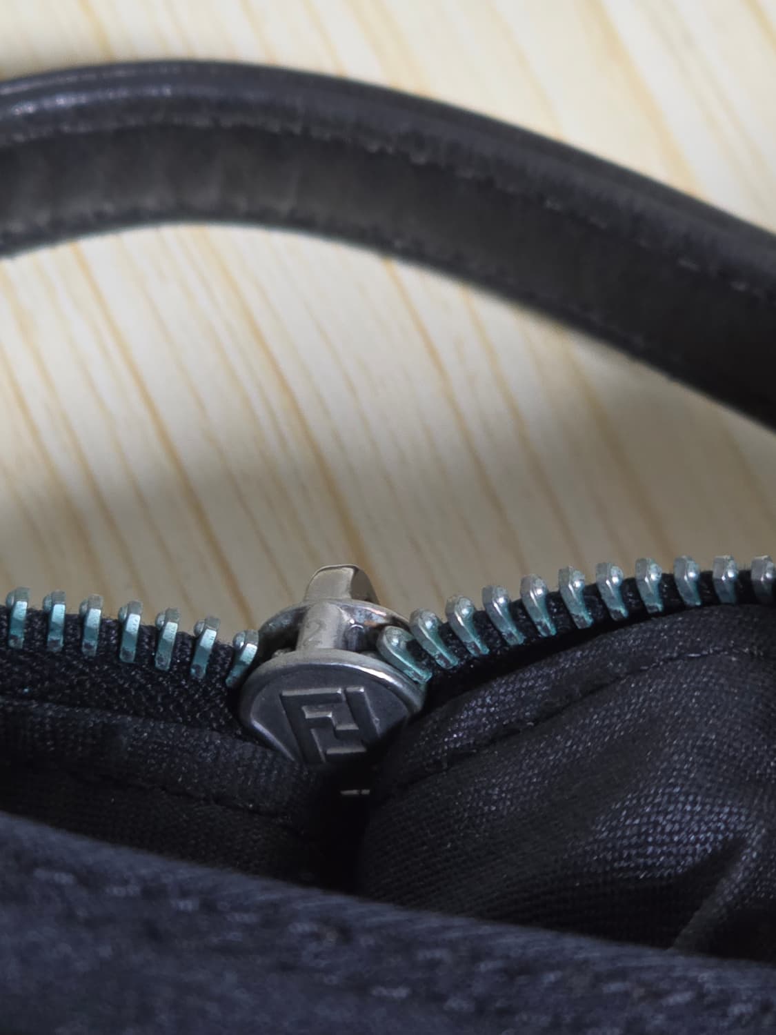 Fendi 펜디 네오프랜 호보백 블랙 상품이미지7