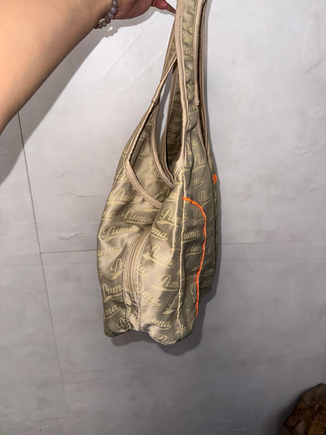 Puma beige logo pattern shoulder bag 상품이미지3