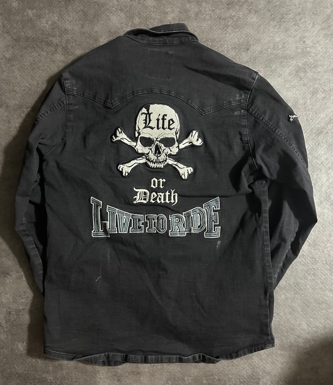 블랙 데님 스컬 패치 셔츠 상품이미지3