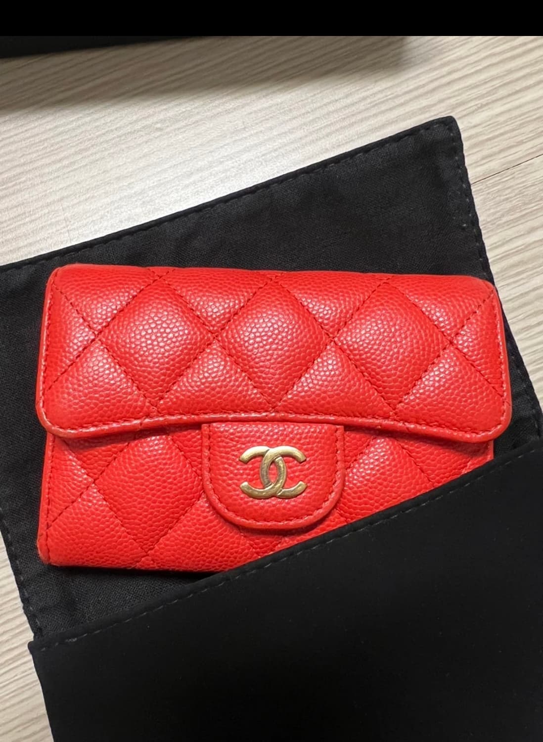 샤넬 클래식 카드지갑 캐비어 레드 금장 상품이미지3