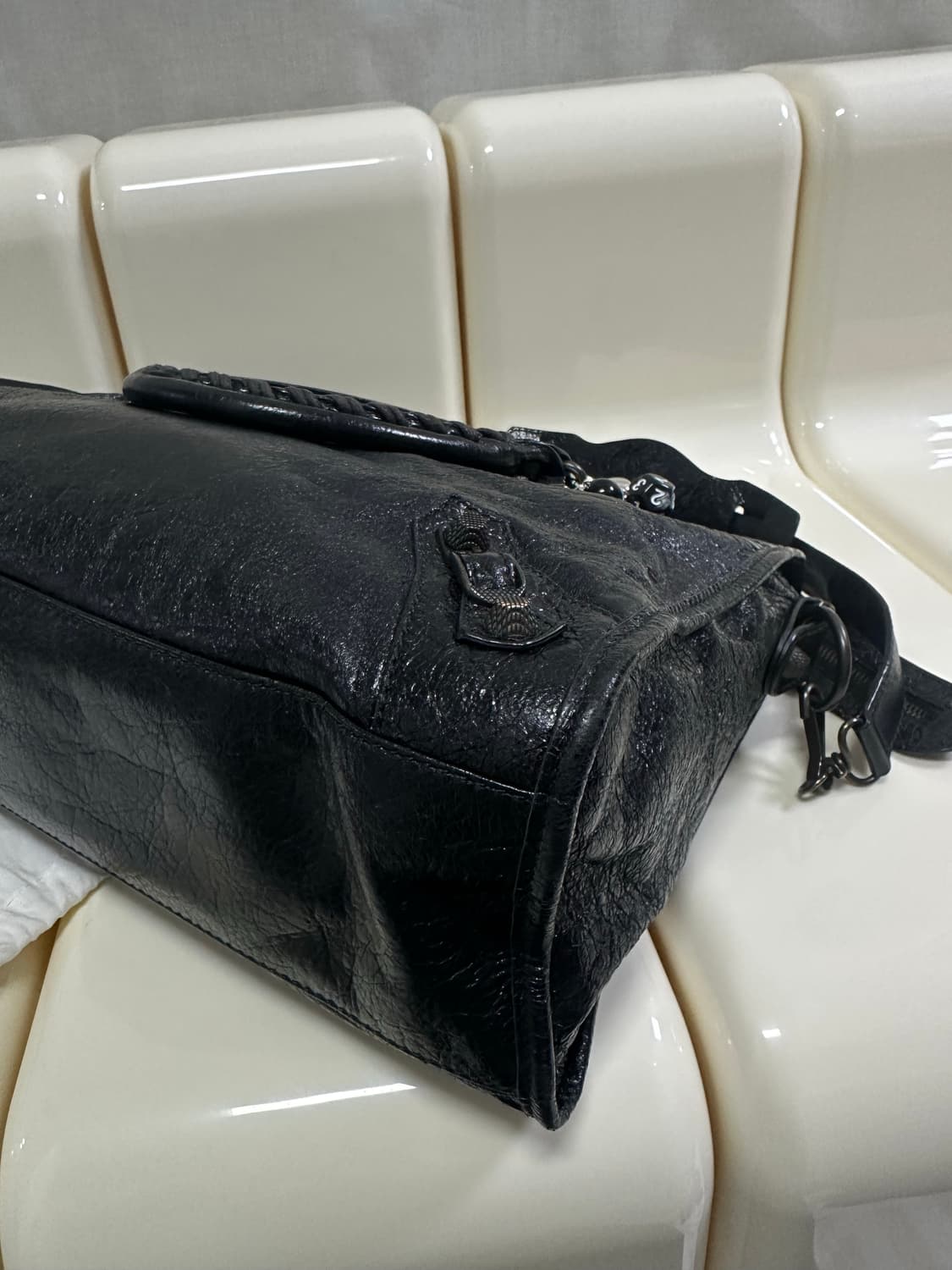 [A+ 정품] 발렌시아가 시티 모터백 미디움 블랙 상품이미지5