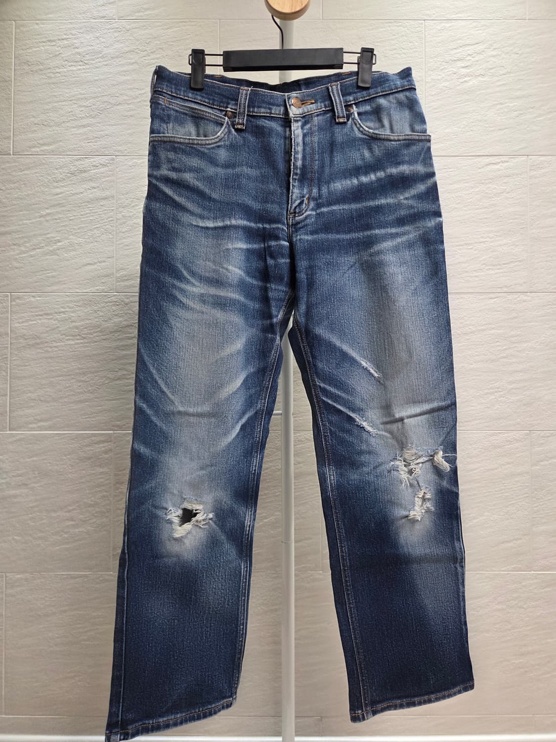 랭글러(Wrangler) 데미지 워싱 진 상품이미지1