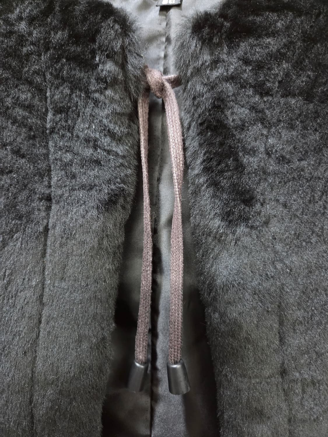 MIRAPE 블랙 퍼 조끼 크롭 상품이미지5