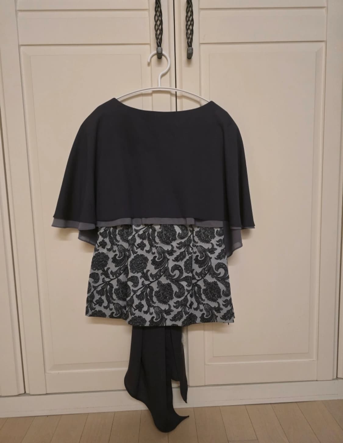 하우앤왓 박병규 케이프 블라우스 상품이미지1