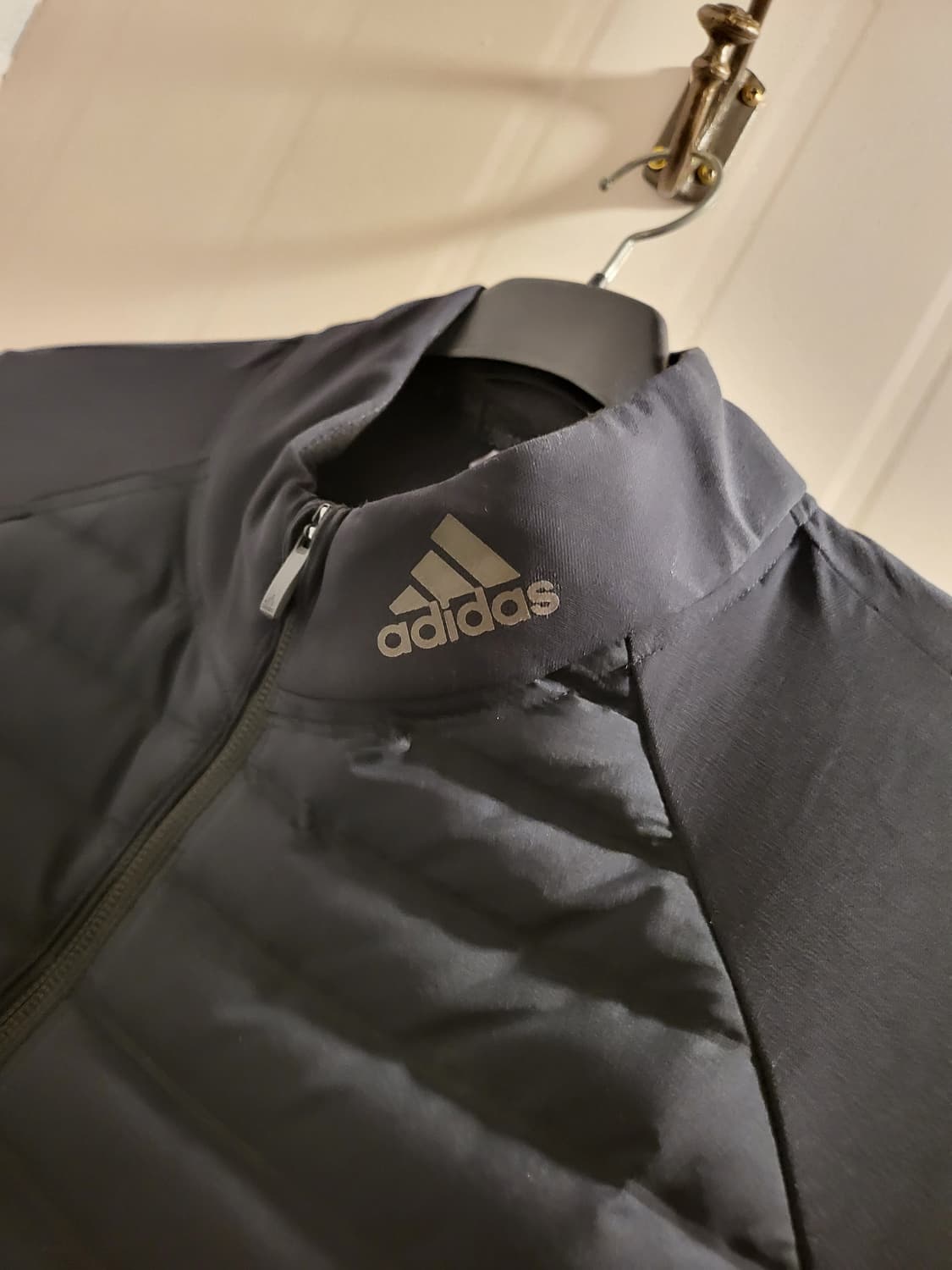 [110]아디다스 기능성 경량 패딩 조끼 블랙 상품이미지2