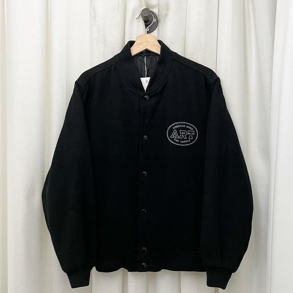빈티지 블랙 ART 자수 바시티 자켓 상품이미지1