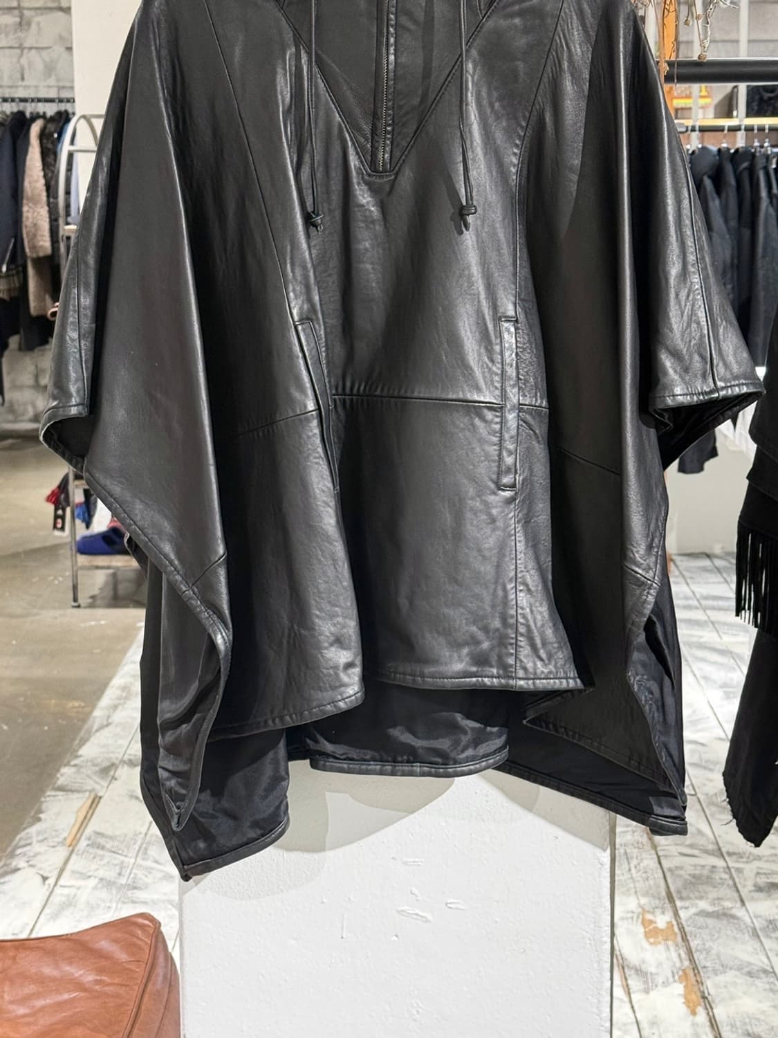 하브 비나르드 블랙 레더 후드 판초 상품이미지5