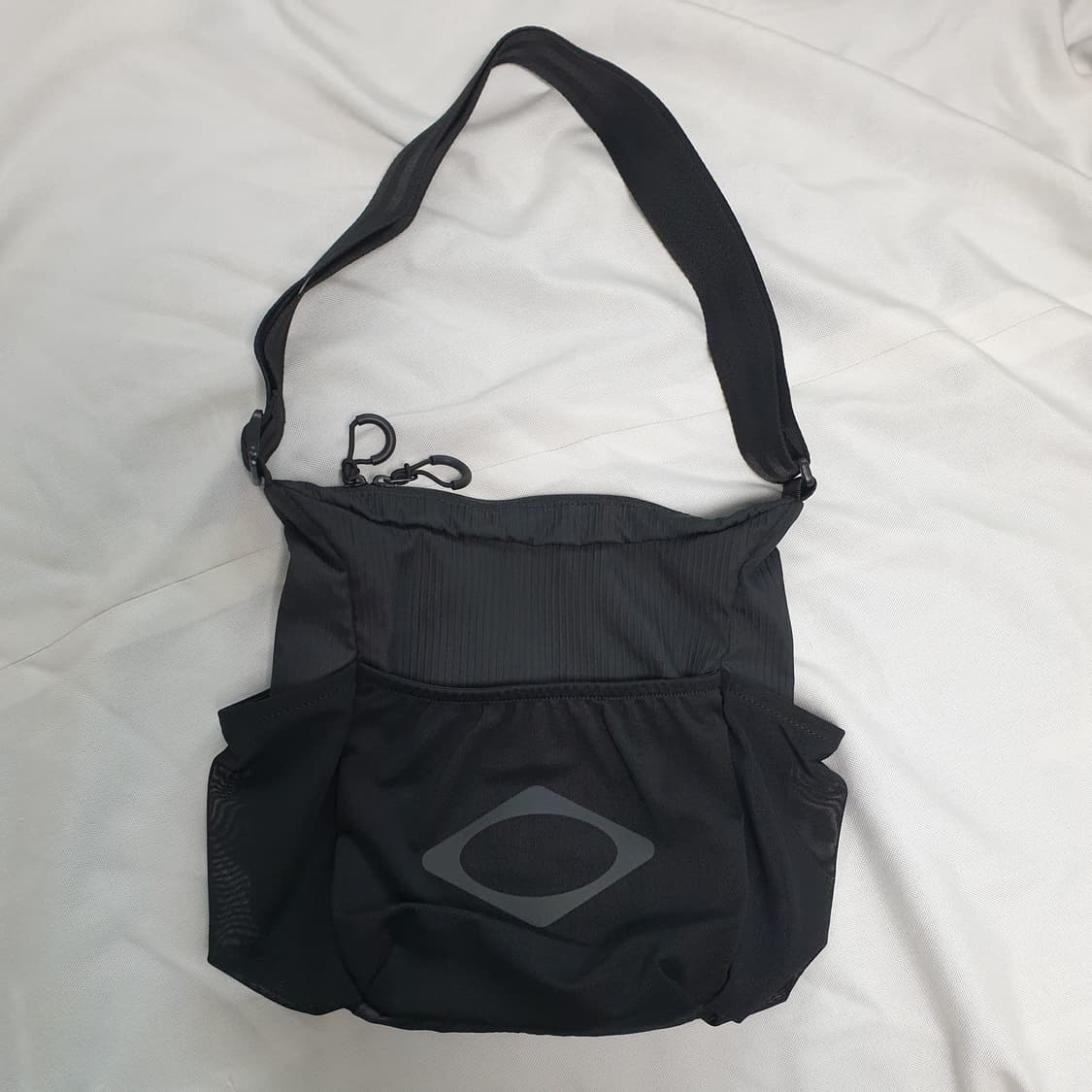 미스치프 메쉬 포켓 크로스백 상품이미지2