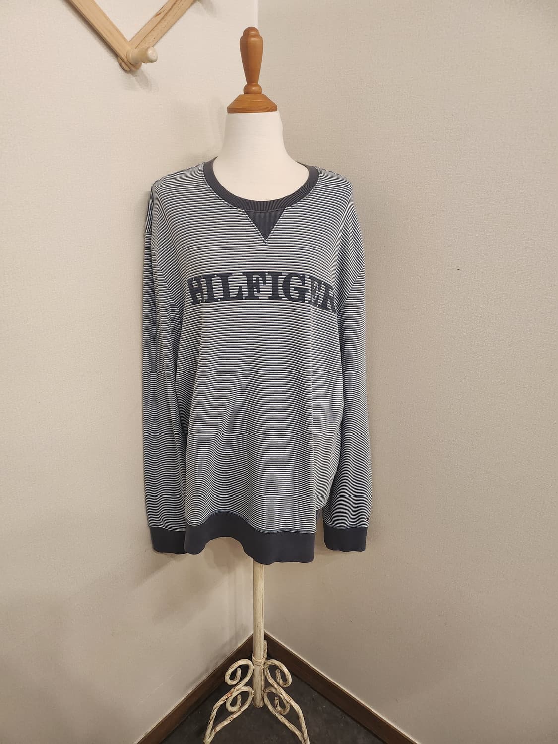 ((타미힐피거)) 스트라이프 오버핏 맨투맨 상품이미지1