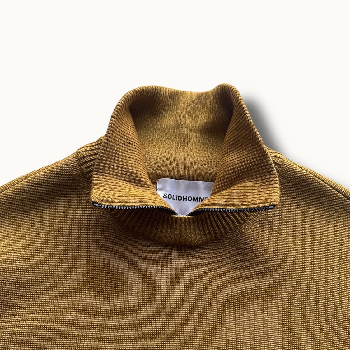 솔리드옴므 카멜 머스타드 니트 상품이미지2