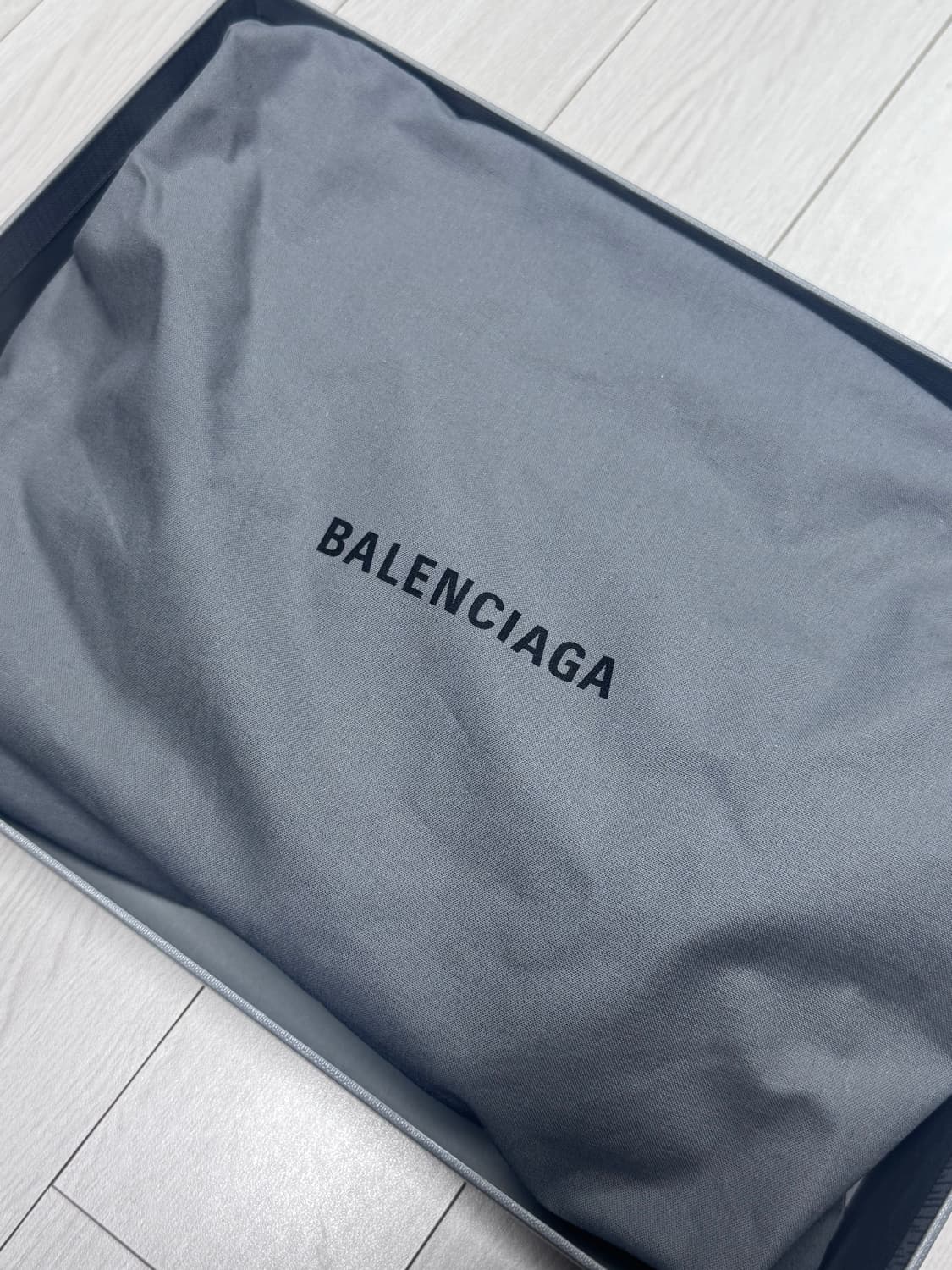 발렌시아가 피어싱 플랩백 판매합니다! 상품이미지3