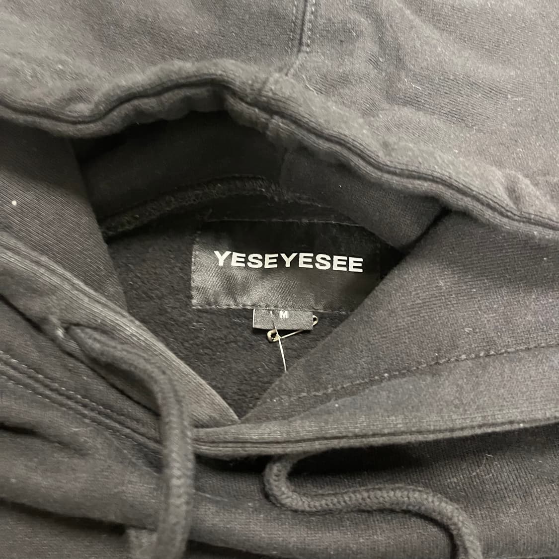 YESEYESEE black hoodie 상품이미지7