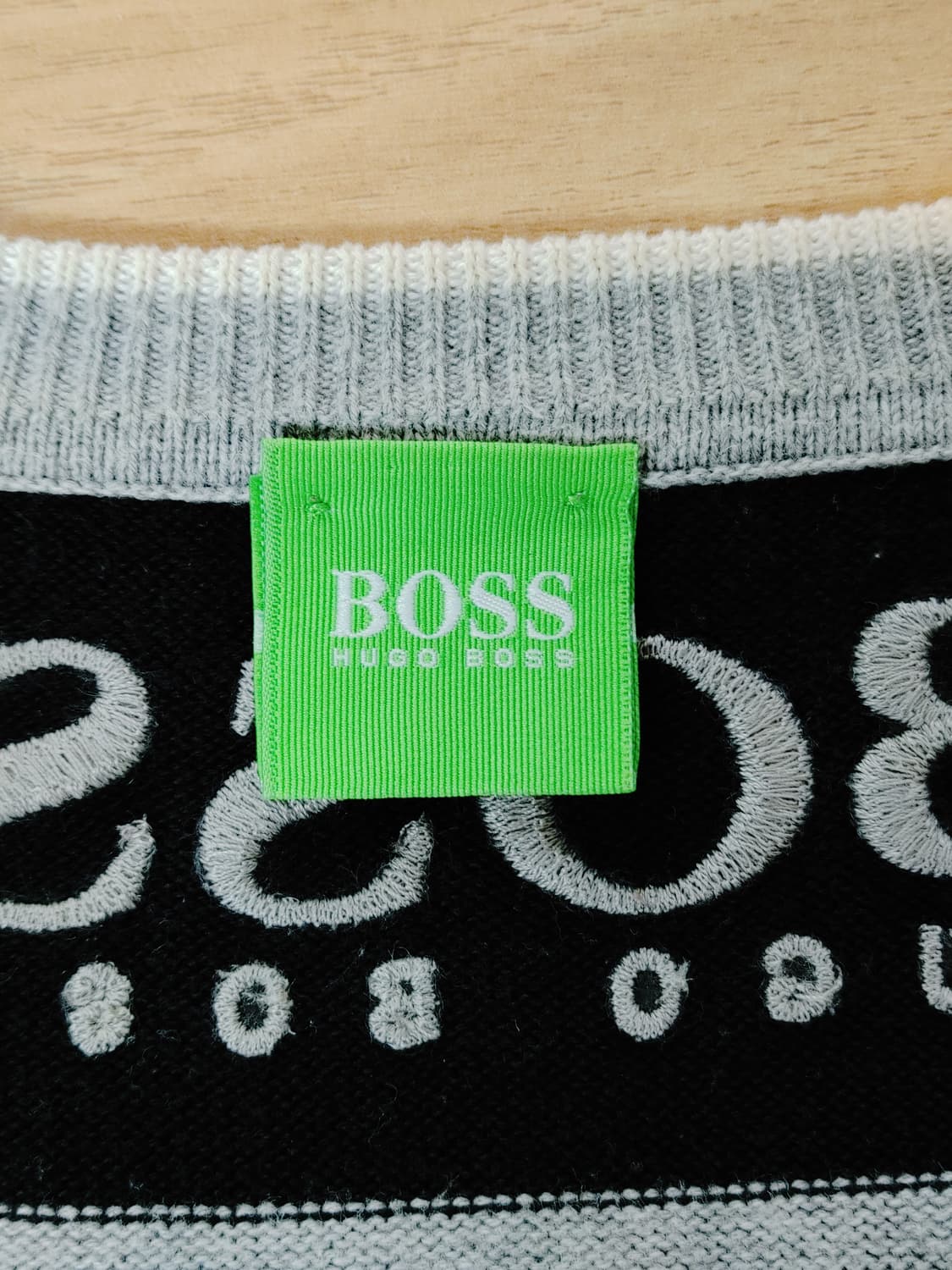 HUGO BOSS 휴고보스 남성 브이넥 긴팔 니트티 상품이미지4