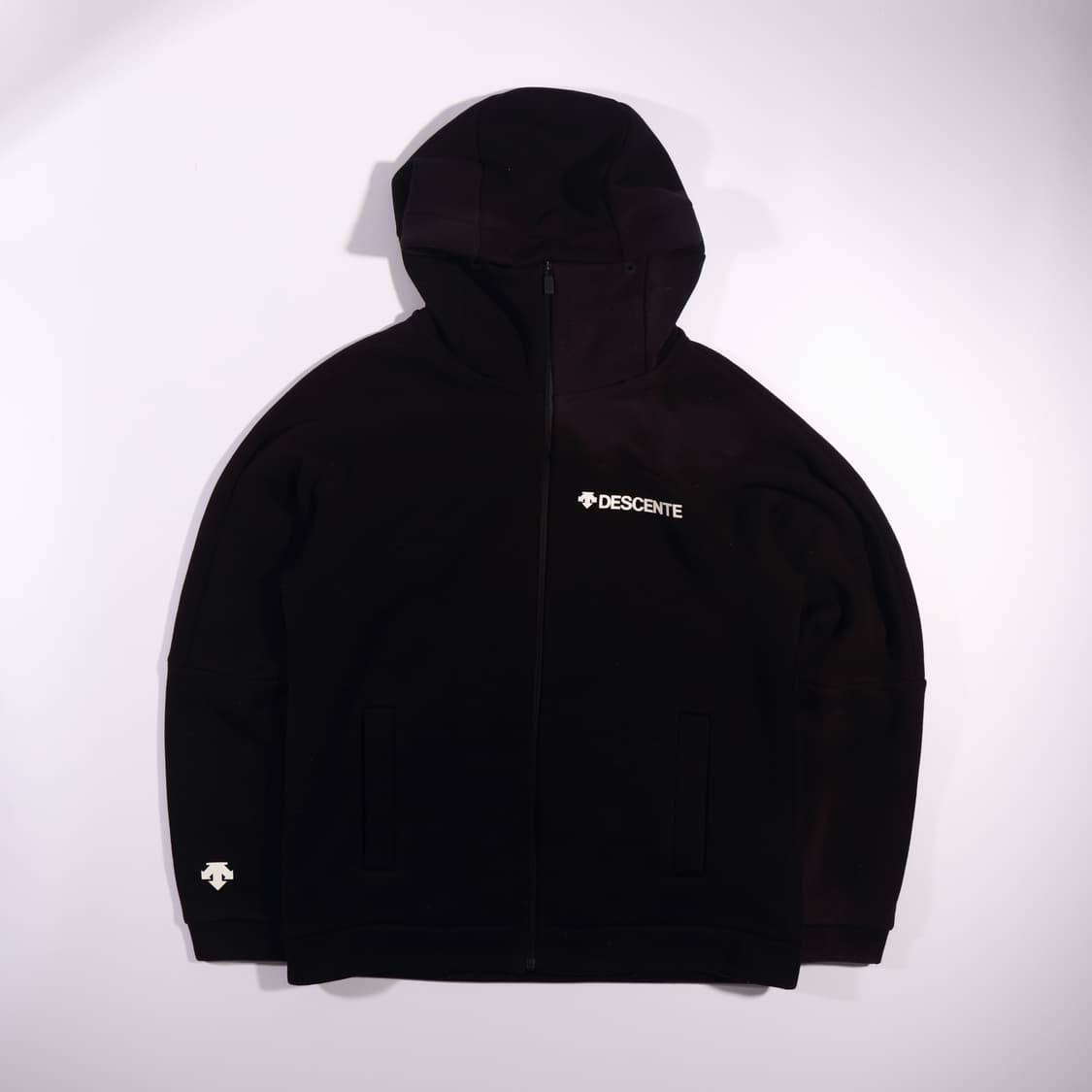 데상트 로고 후드티 B221 상품이미지1