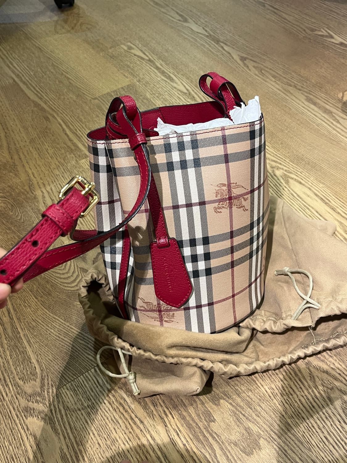 버버리 버킷뱃 크로스백 상품이미지1