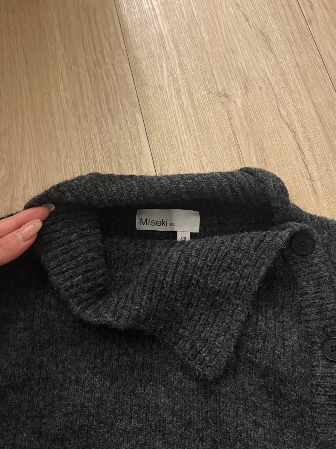미세키서울 사이드 버튼 니트 차콜 상품이미지3