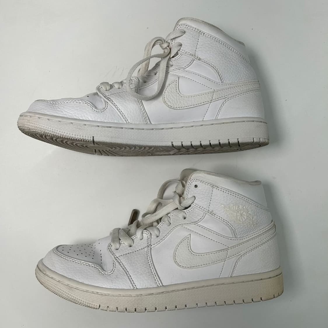 나이키 조던 1 미드 트리플 화이트 스니커즈 250 상품이미지2