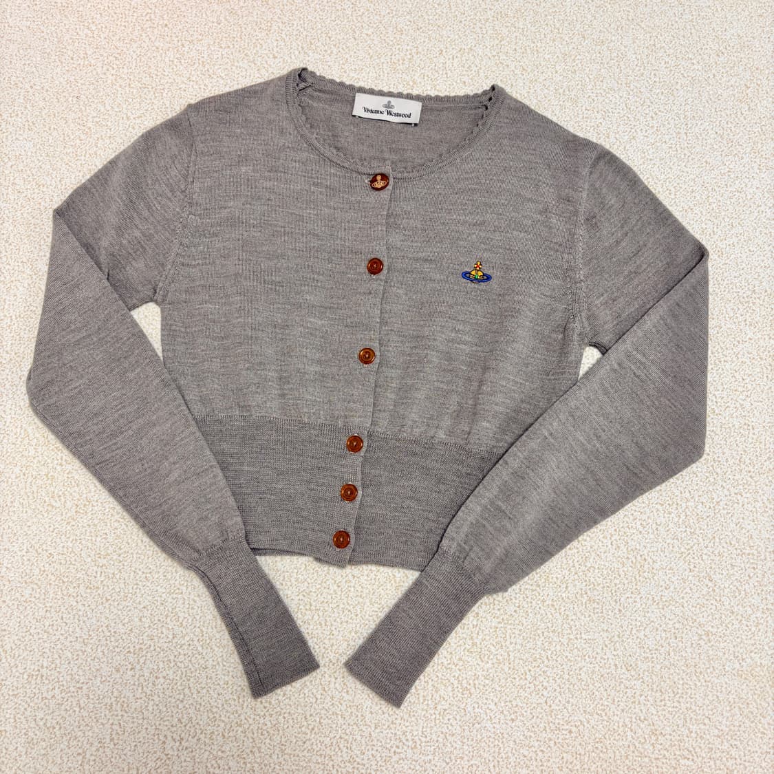 비비안웨스트우드 베아 크롭 가디건 스톤 베이지 상품이미지1