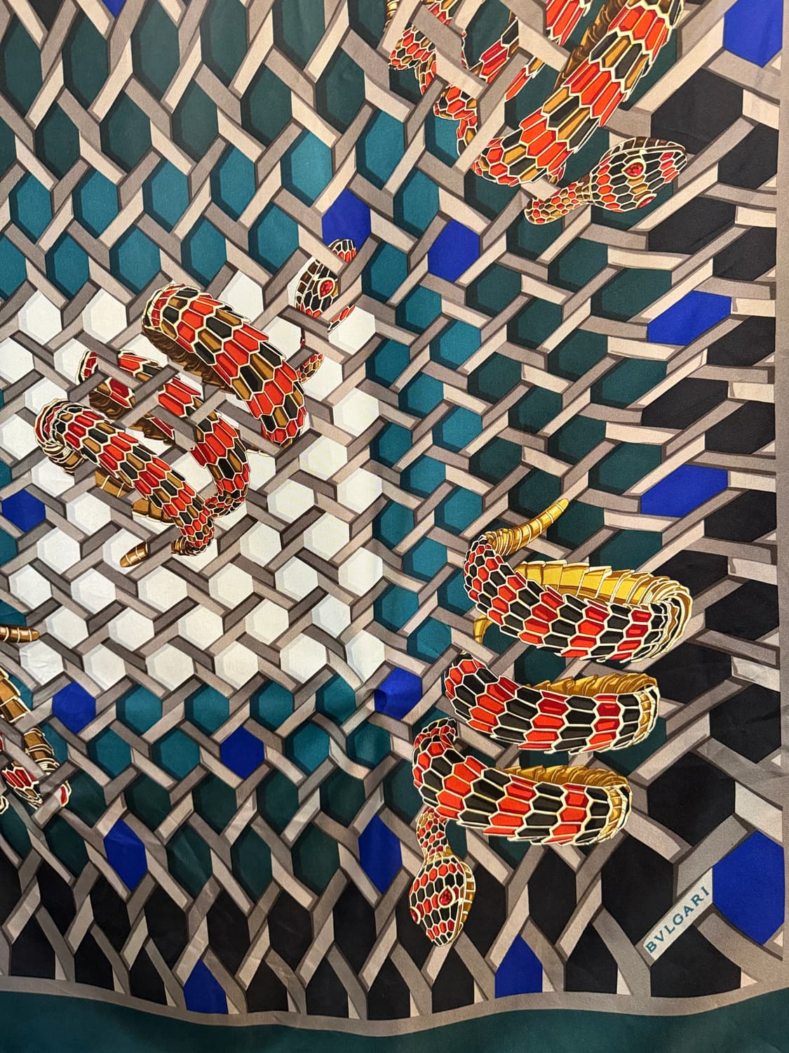 불가리 실크 스카프 세르펜티 스네이크 패턴 이탈리아 메이드 상품이미지4