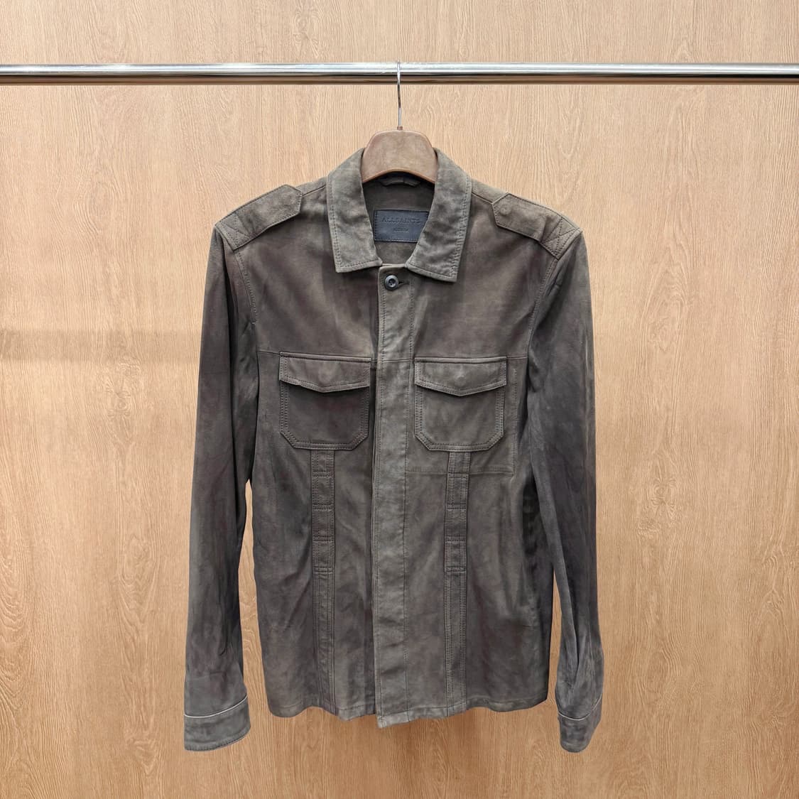 올세인츠 고트 스웨이드 레더 셔츠 자켓 워싱 투포켓 디테일 카키 브라운 상품이미지2