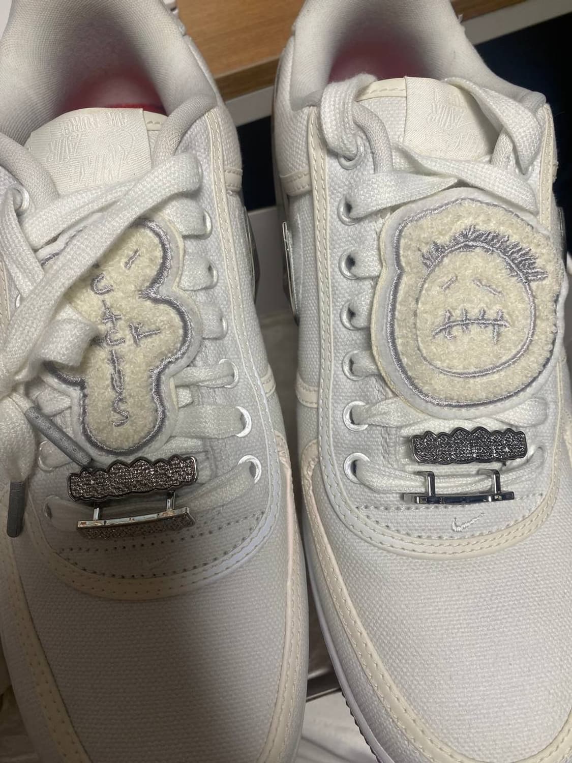 나이키 트래비스 스캇 에어포스1 로우 화이트 상품이미지2