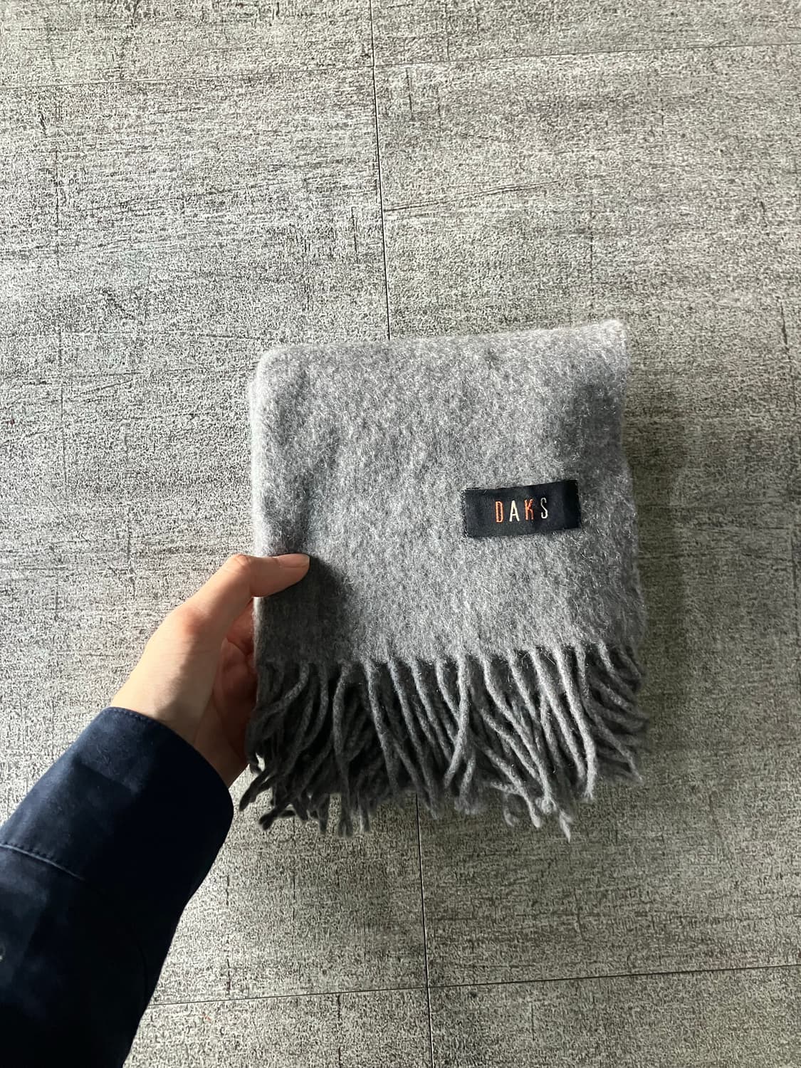 Daks 닥스 올드스쿨아메카지 헤어리 테슬머플러 그레이 상품이미지1
