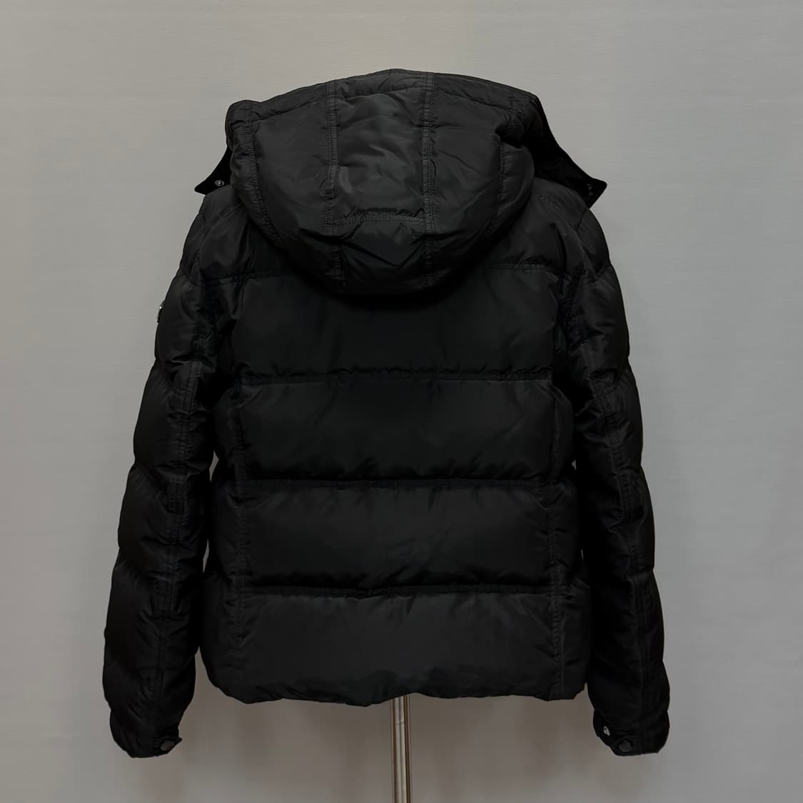 프라다 삼각로고 여성 구스다운 후드 패딩 (77)  상품이미지3