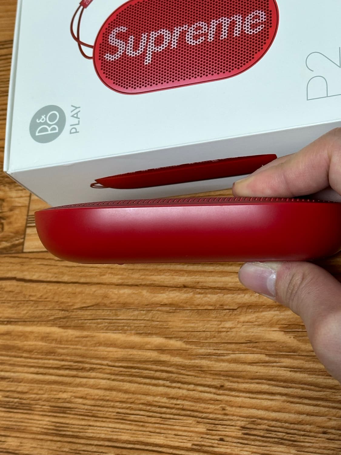 슈프림 B&O Beoplay P2 블루투스 스피커 상품이미지4