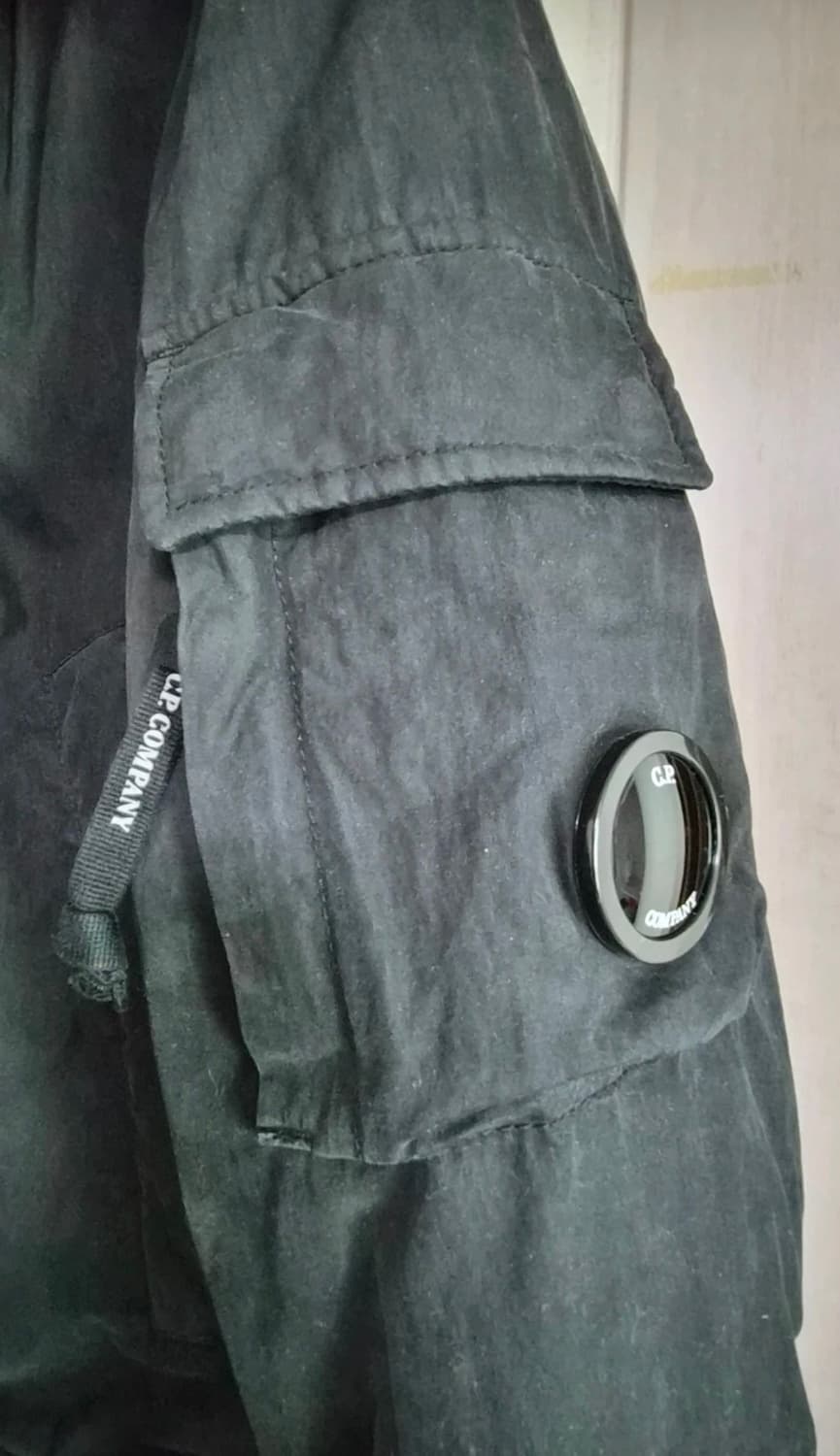 C.P. 컴퍼니(C.P. COMPANY) 블랙 후디드 재킷(100) 상품이미지3