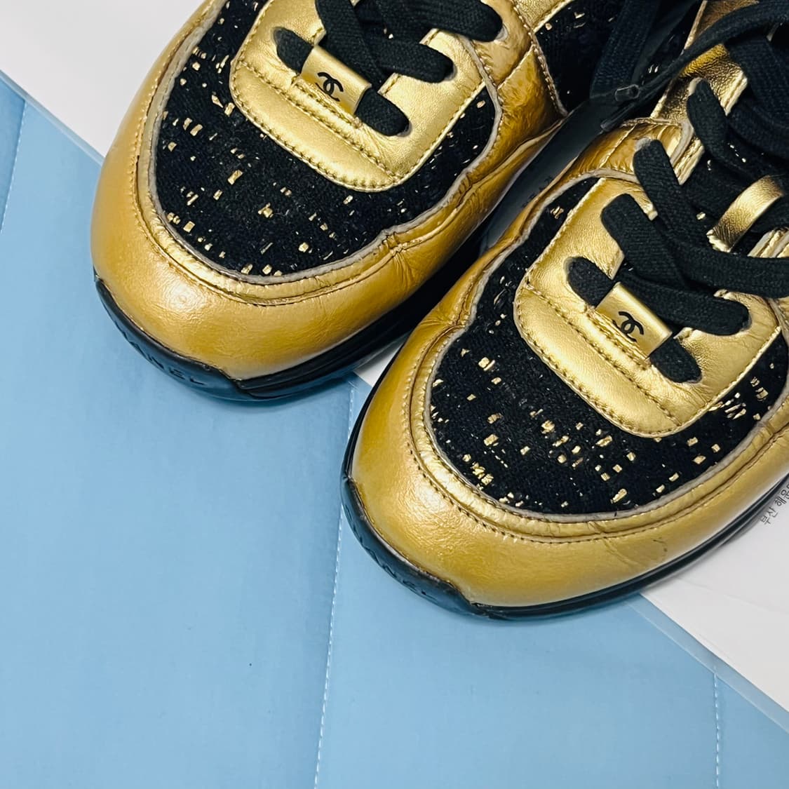샤넬CC 로고 트워드 골드 레더 스니커즈 상품이미지5