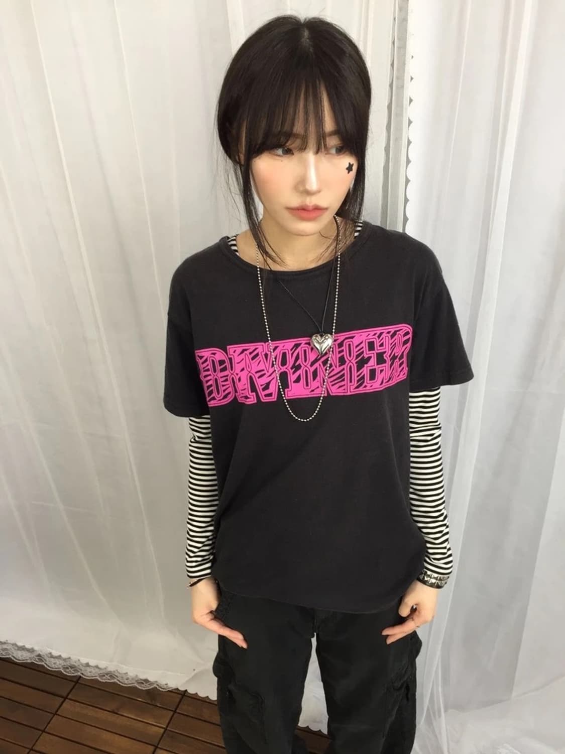 DIVINER Pink Gothic Logo Tee 상품이미지3