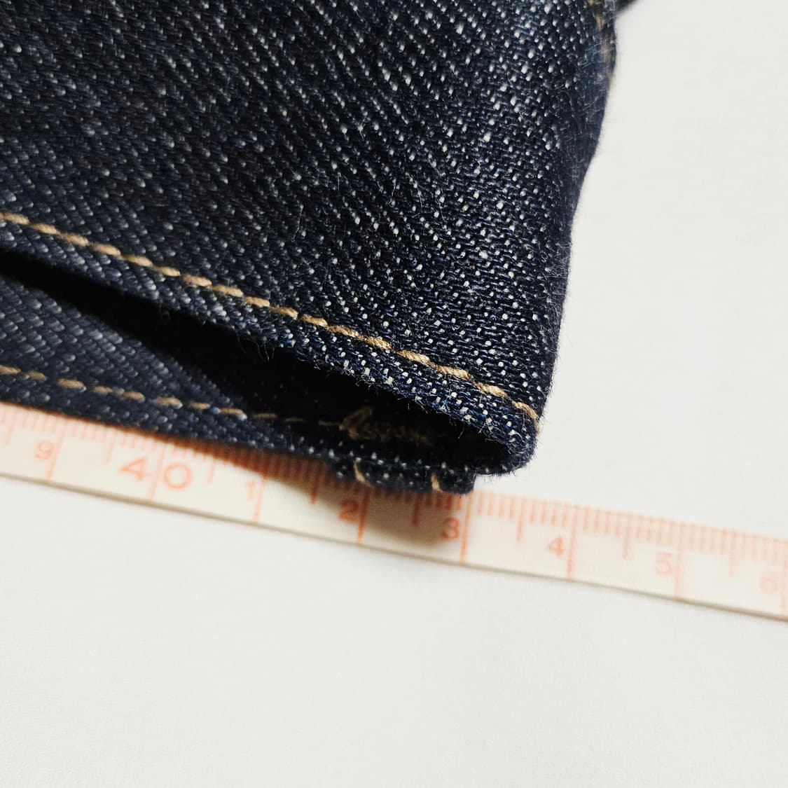 [33][유니클로 U] 르메르 셀비지 레귤러 피트 진 상품이미지9