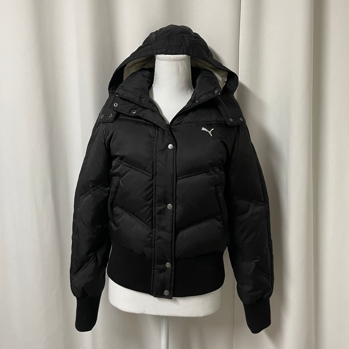 유일매물)푸마 Y2K 딱붙 슬림핏 후드 숏패딩 덕다운 상품이미지1