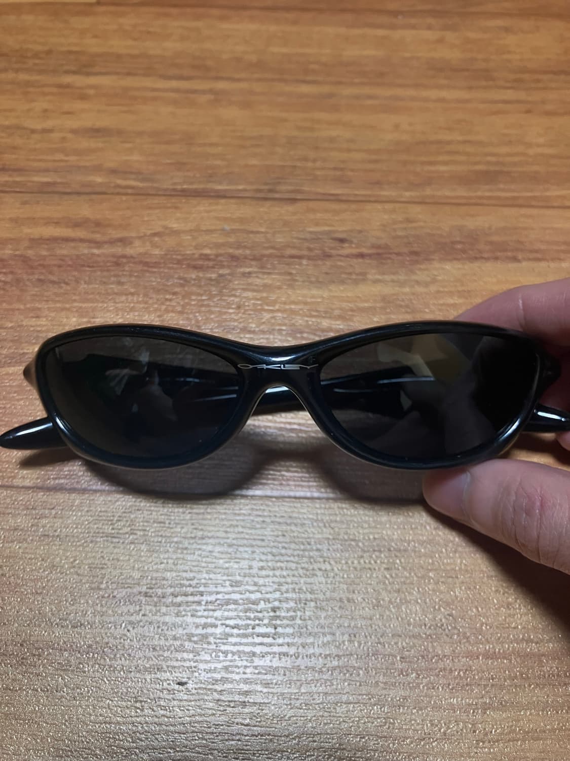 오클리 페이트 새렌즈 폴리쉬드블랙 상품이미지1