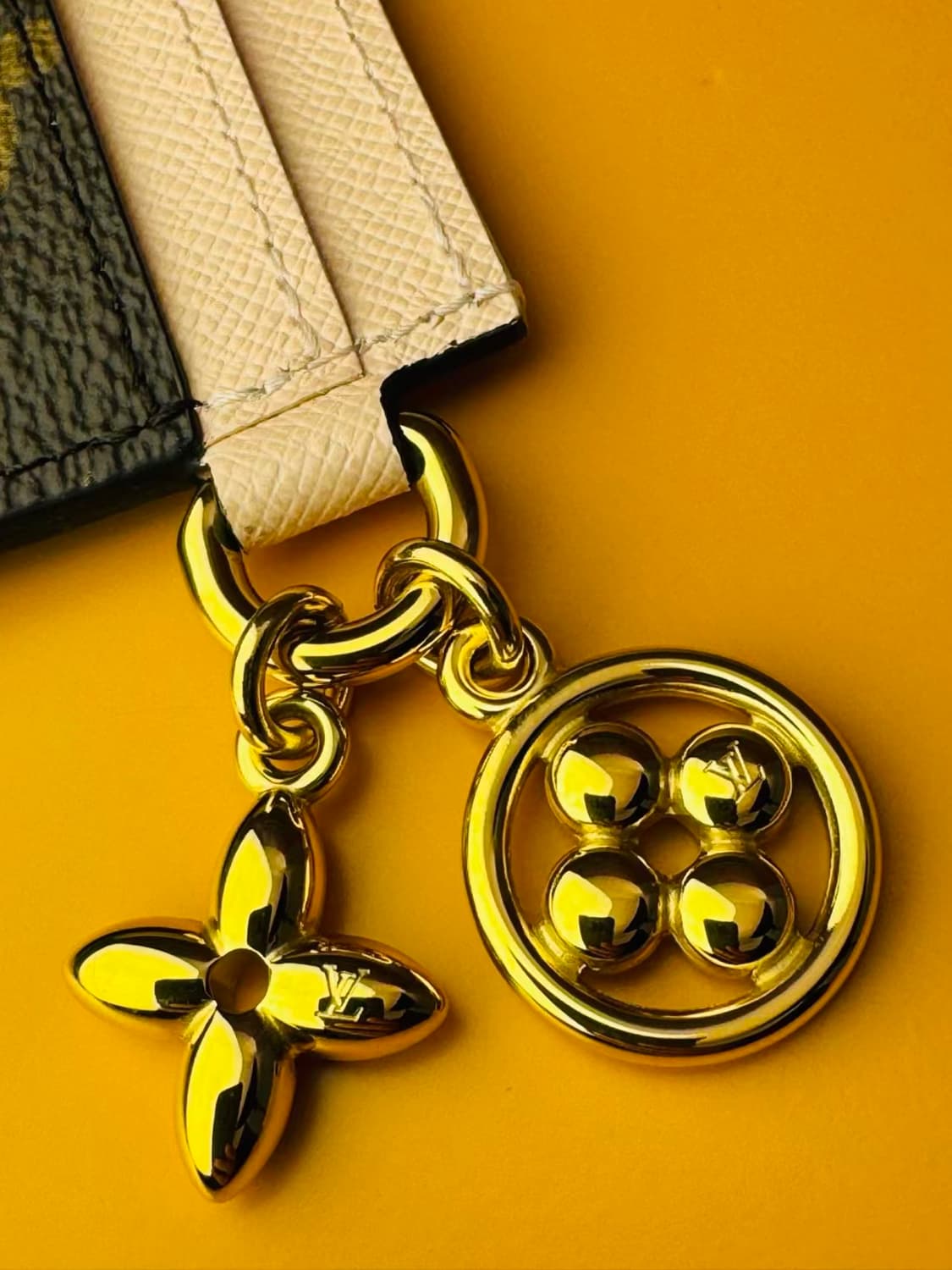 루이비통 LV 참 카드 홀더 모노그램 로즈 발레린 핑크 상품이미지7