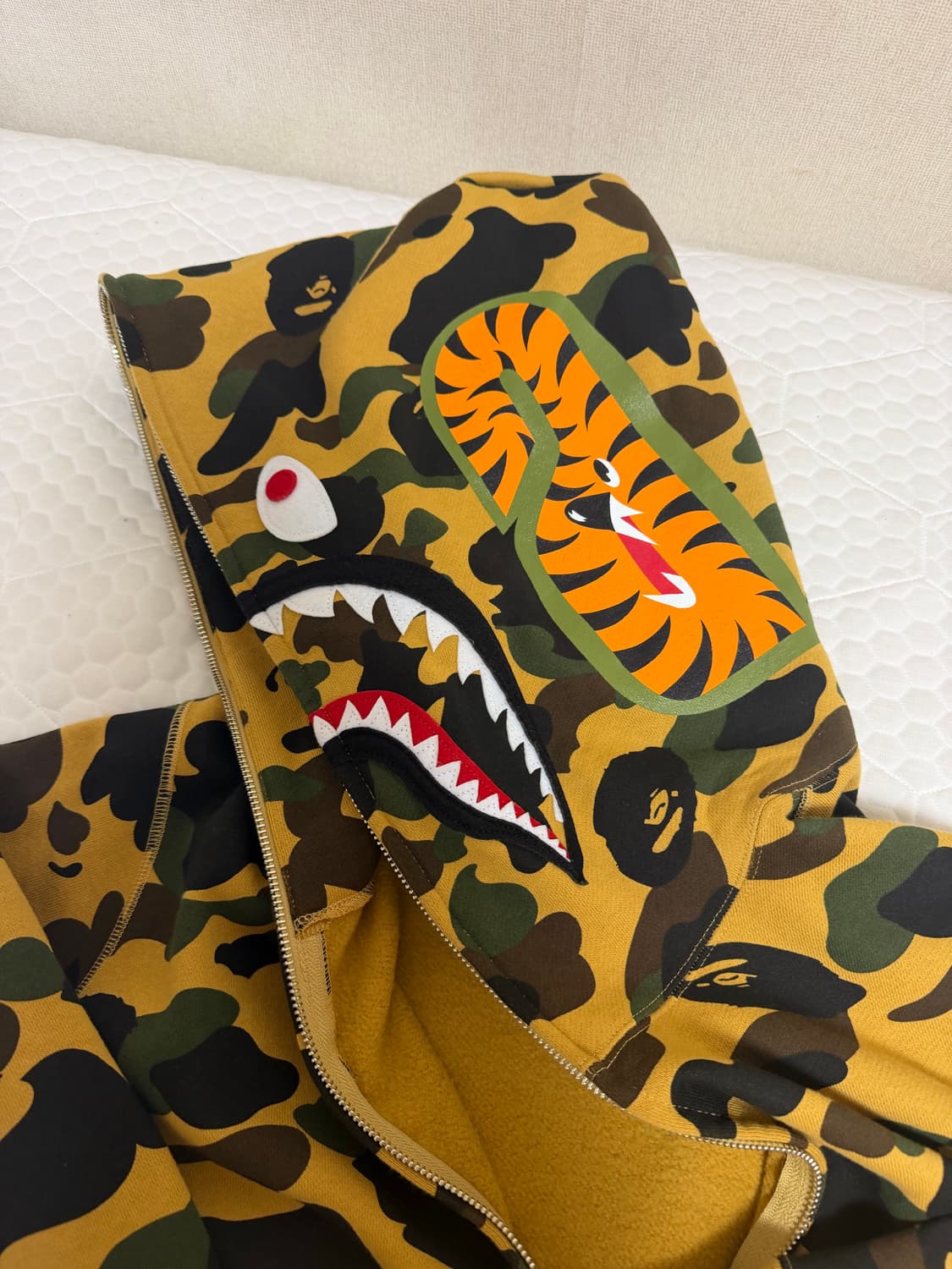 BAPE 베이프 샤크 후드 황계 L 상품이미지3